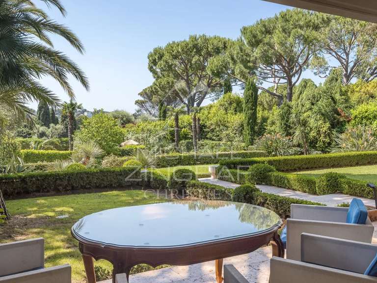 Villa Cap-d-antibes - 5 chambres - 379m²