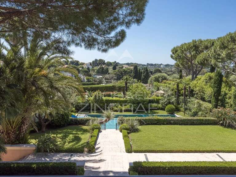 Villa Cap-d-antibes - 5 chambres - 379m²
