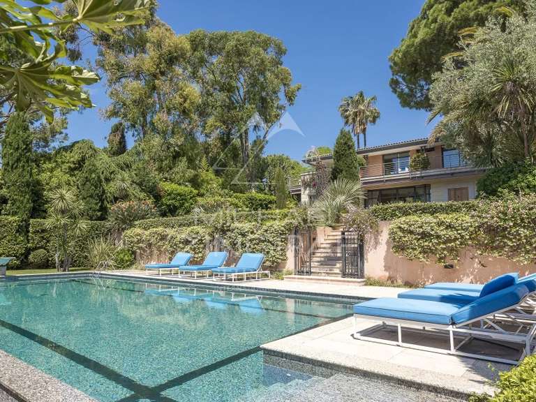 Villa Cap-d-antibes - 5 chambres - 379m²