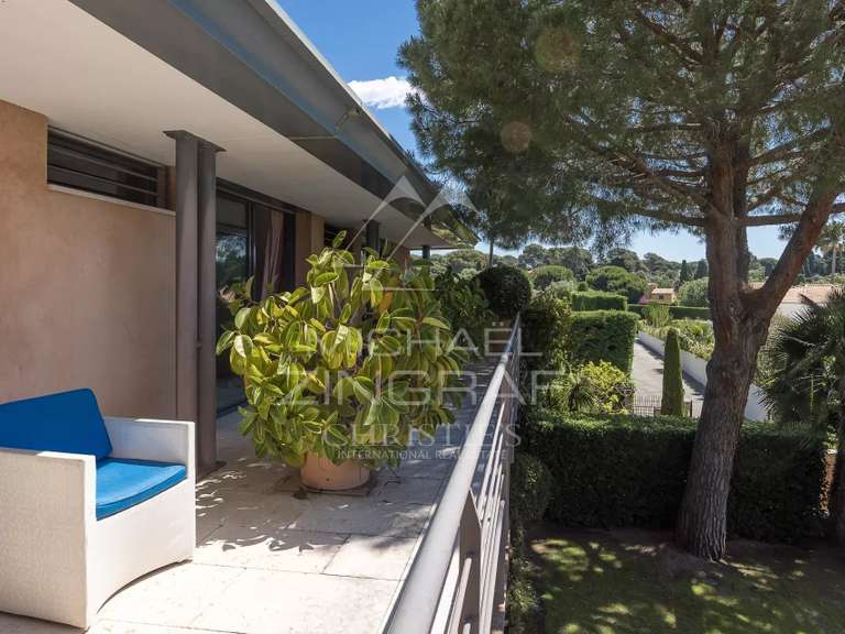 Villa Cap-d-antibes - 5 chambres - 379m²