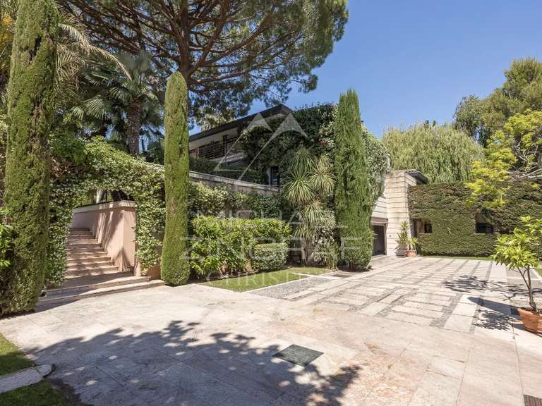 Villa Cap-d-antibes - 5 chambres - 379m²