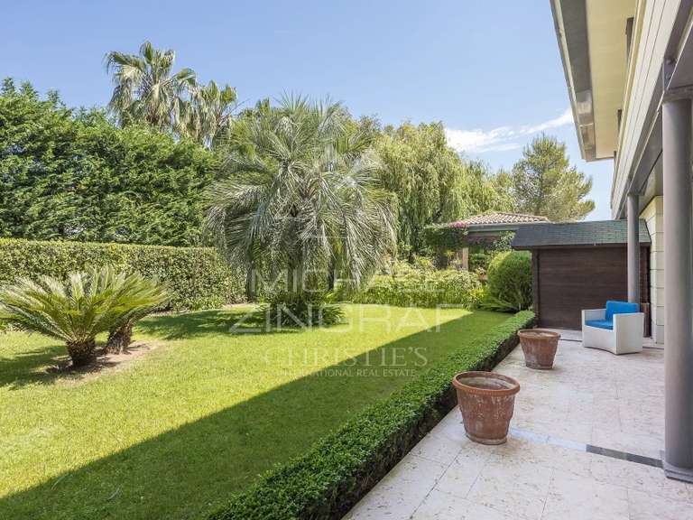 Villa Cap-d-antibes - 5 chambres - 379m²