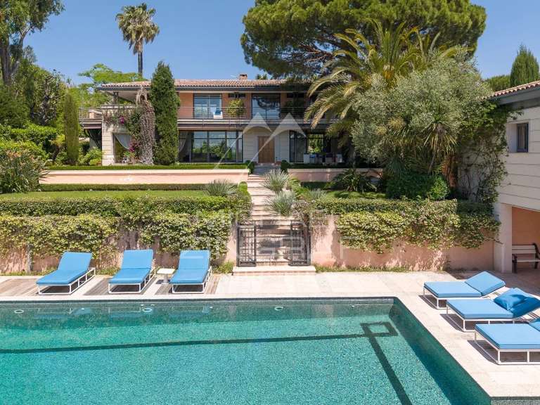 Villa Cap-d-antibes - 5 chambres - 379m²