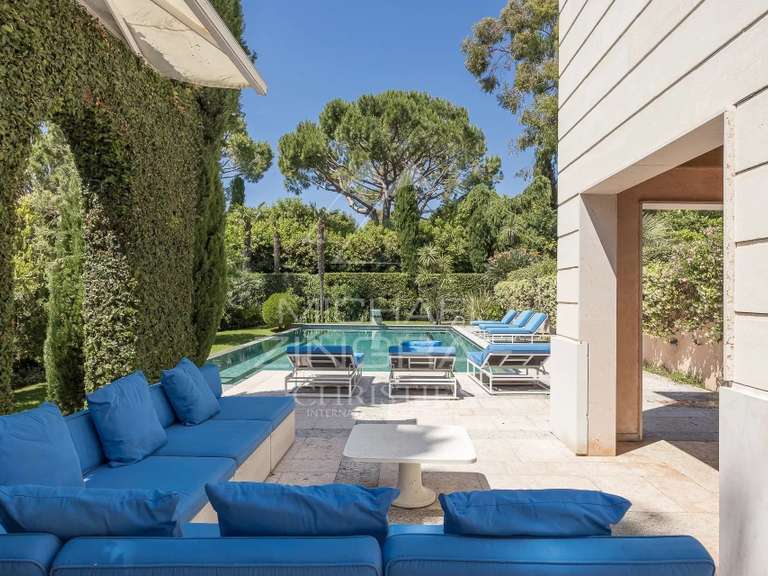 Villa Cap-d-antibes - 5 chambres - 379m²
