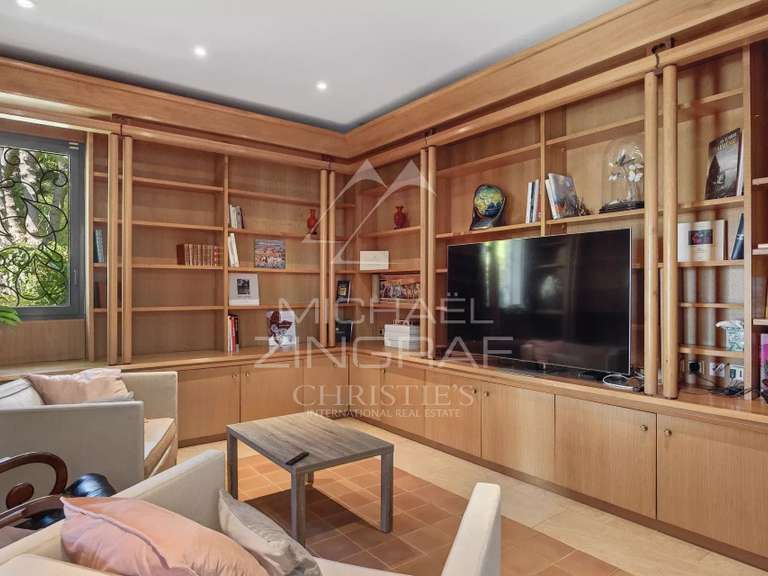 Villa Cap-d-antibes - 5 chambres - 379m²