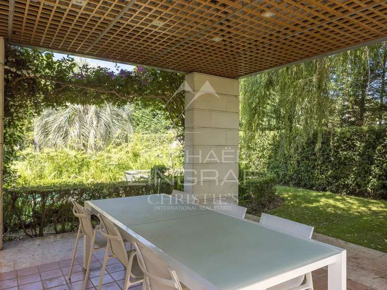 Villa Cap-d-antibes - 5 chambres - 379m²
