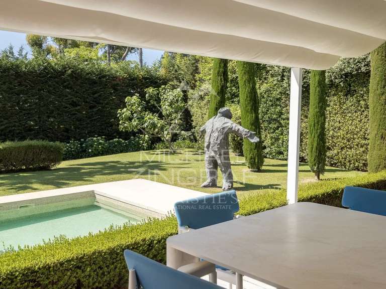 Villa Cap-d-antibes - 5 chambres - 323m²