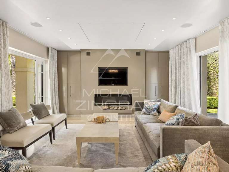 Villa Cap-d-antibes - 5 chambres - 323m²