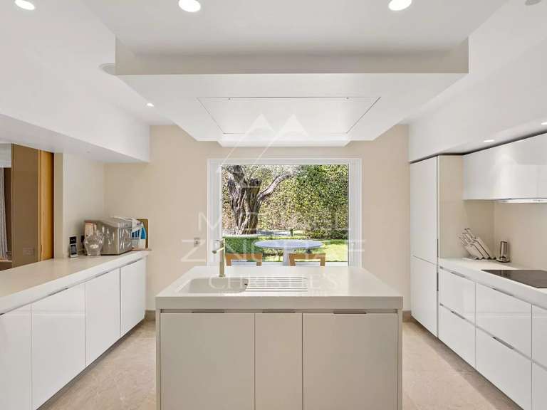 Villa Cap-d-antibes - 5 chambres - 323m²