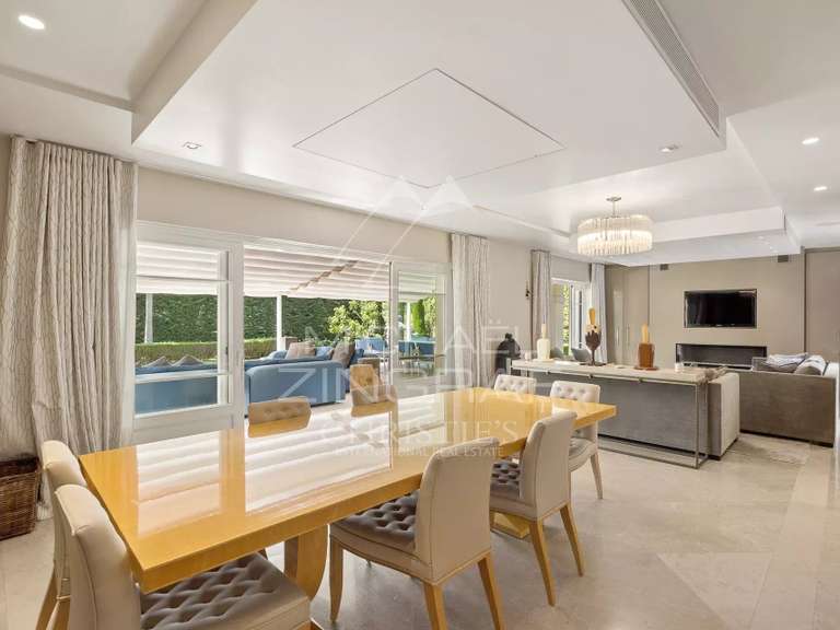 Villa Cap-d-antibes - 5 chambres - 323m²
