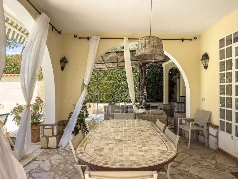 Villa Cap-d-antibes - 4 chambres - 284m²