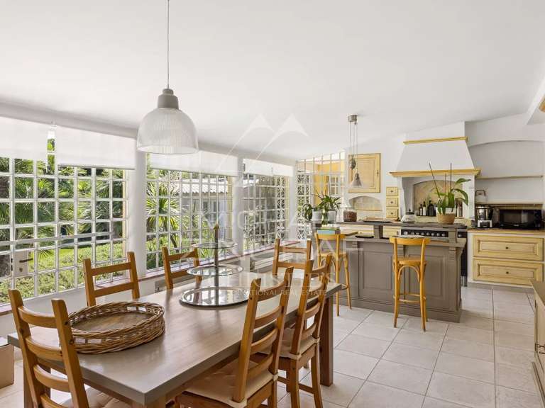 Villa Cap-d-antibes - 4 chambres - 284m²
