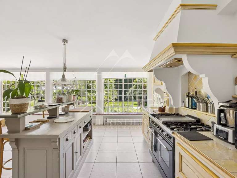 Villa Cap-d-antibes - 4 chambres - 284m²