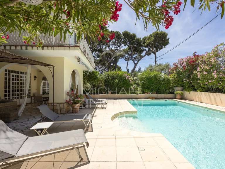 Villa Cap-d-antibes - 4 chambres - 284m²