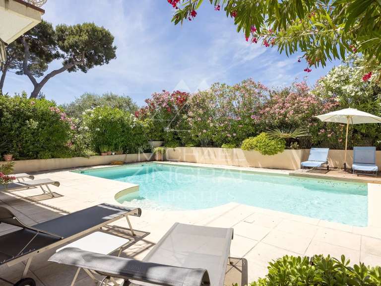Villa Cap-d-antibes - 4 chambres - 284m²