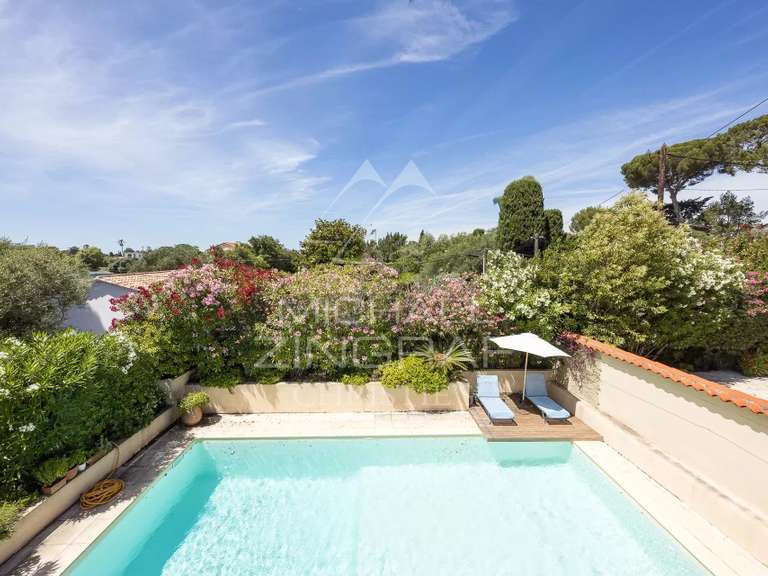Villa Cap-d-antibes - 4 chambres - 284m²