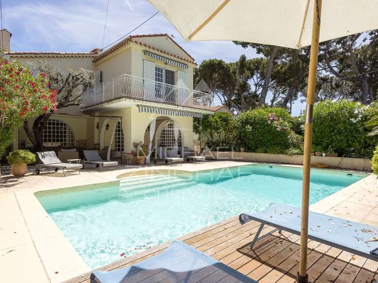 Villa Cap-d-antibes - 4 chambres - 284m²