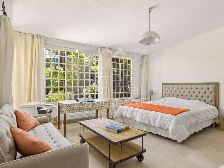 Villa Cap-d-antibes - 4 chambres - 284m²