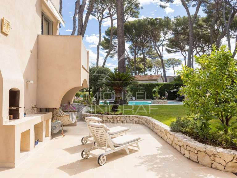 Villa Cap-d-antibes - 4 chambres - 297m²