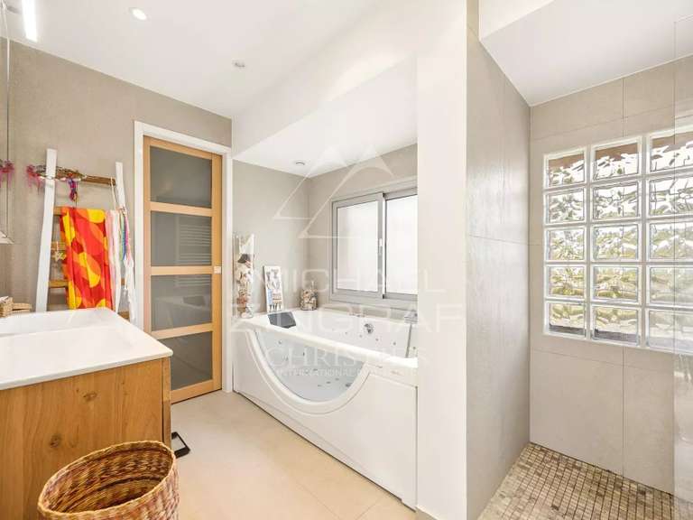 Villa Cap-d-antibes - 4 chambres - 297m²