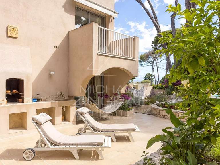 Villa Cap-d-antibes - 4 chambres - 297m²