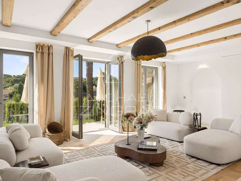 Villa Cap-d-antibes - 7 chambres - 432m²
