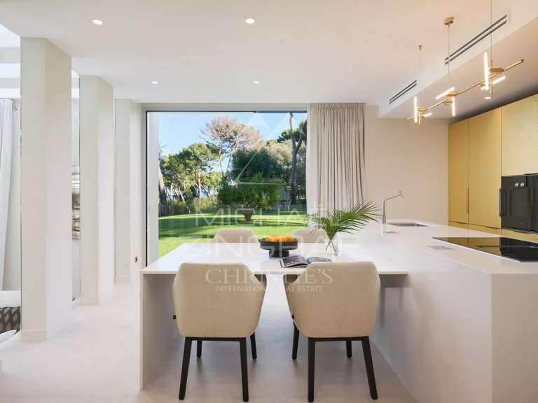 Villa Cap-d-antibes - 4 chambres - 402m²