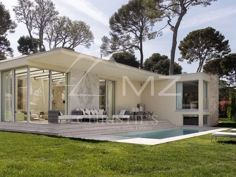 Villa Cap-d-antibes - 4 chambres - 402m²