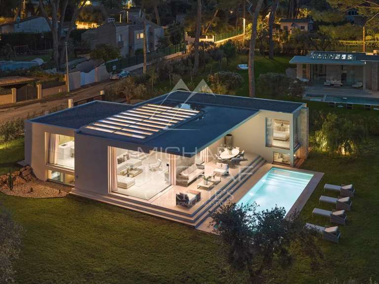 Villa Cap-d-antibes - 4 chambres - 402m²