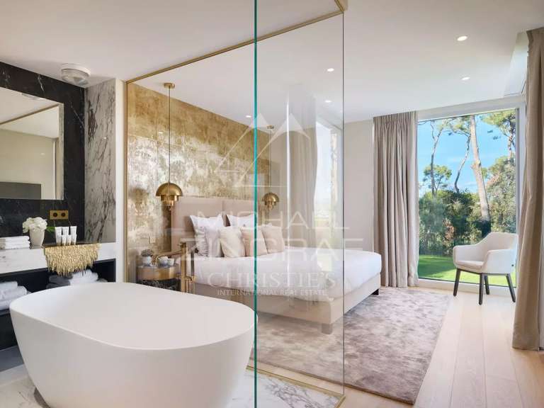 Villa Cap-d-antibes - 4 chambres - 402m²