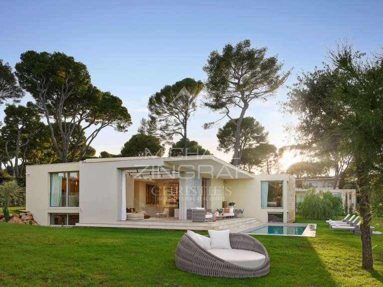 Villa Cap-d-antibes - 4 chambres - 402m²