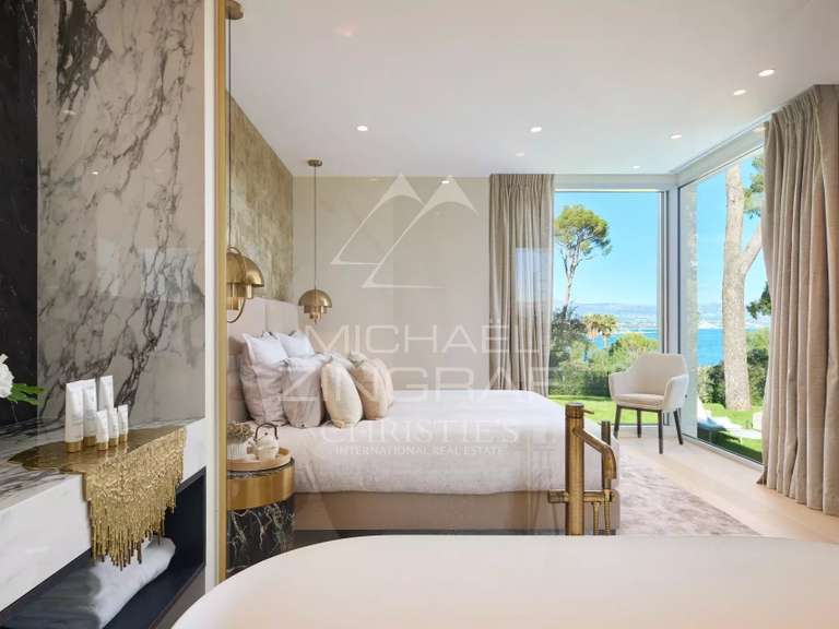 Villa Cap-d-antibes - 4 chambres - 402m²