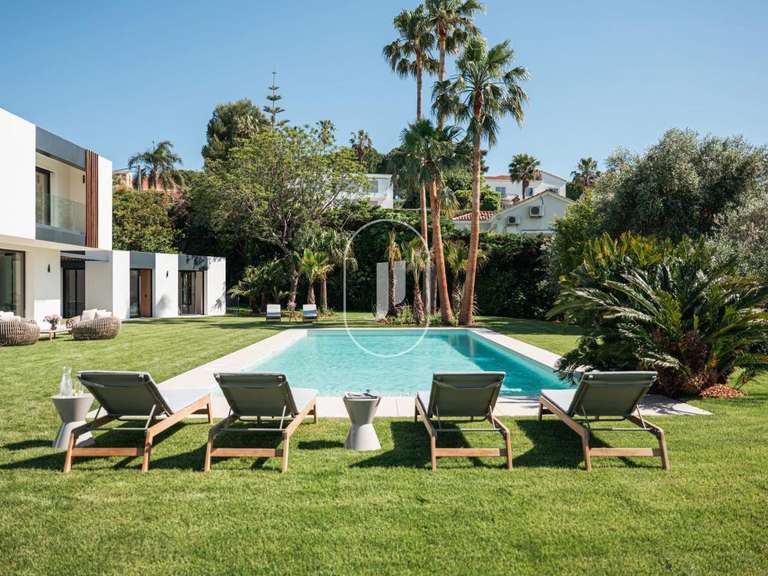 Villa Cap-d-antibes - 7 chambres - 479m²