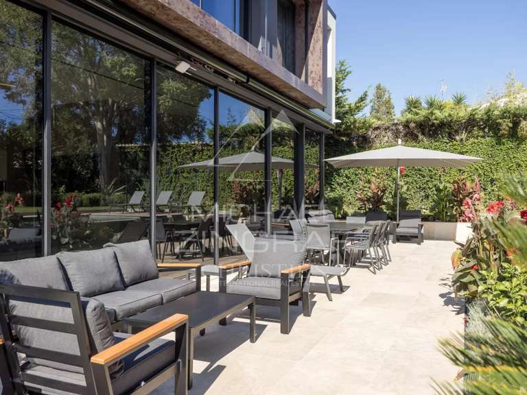 Villa Cap-d-antibes - 6 chambres - 403m²