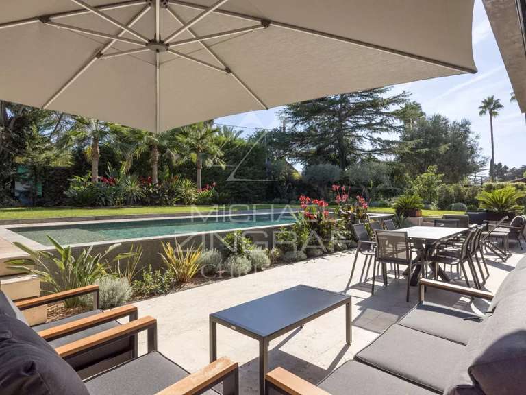 Villa Cap-d-antibes - 6 chambres - 403m²