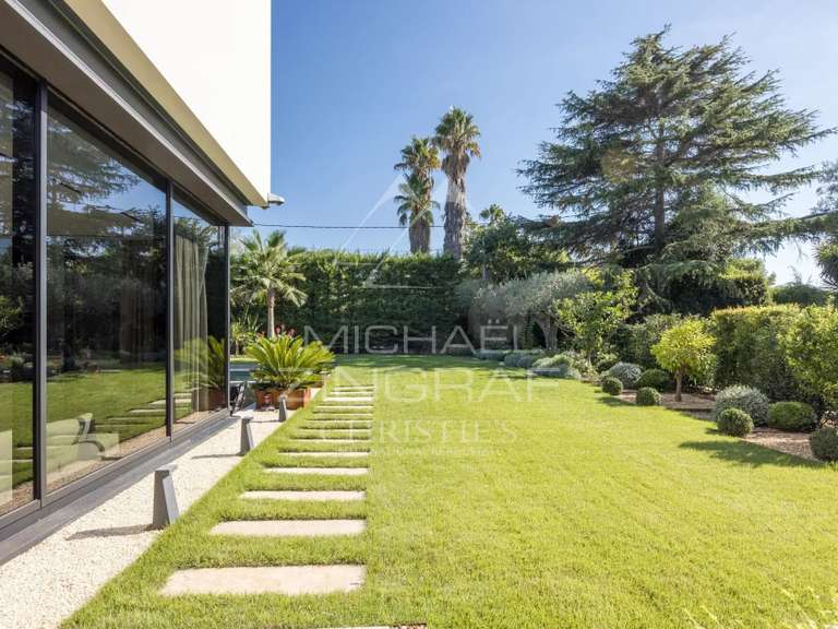 Villa Cap-d-antibes - 6 chambres - 403m²