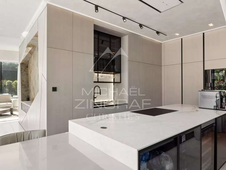 Villa Cap-d-antibes - 6 chambres - 403m²