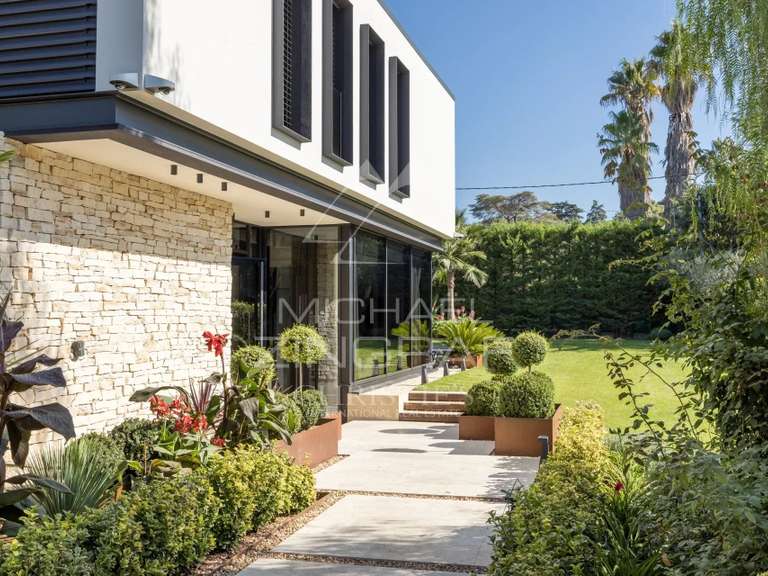 Villa Cap-d-antibes - 6 chambres - 403m²