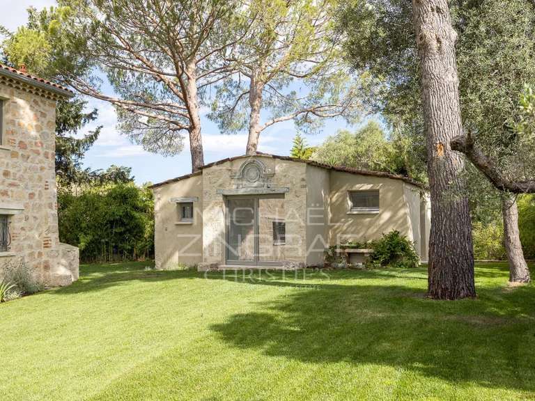 Villa Cap-d-antibes - 7 chambres - 432m²