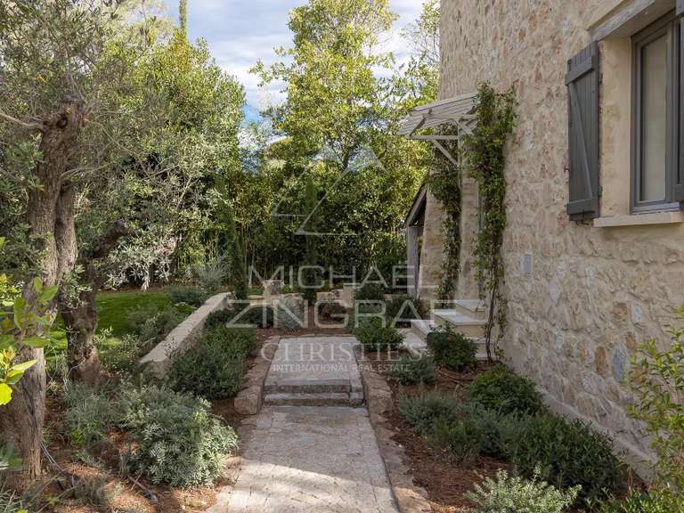 Villa Cap-d-antibes - 7 chambres - 432m²