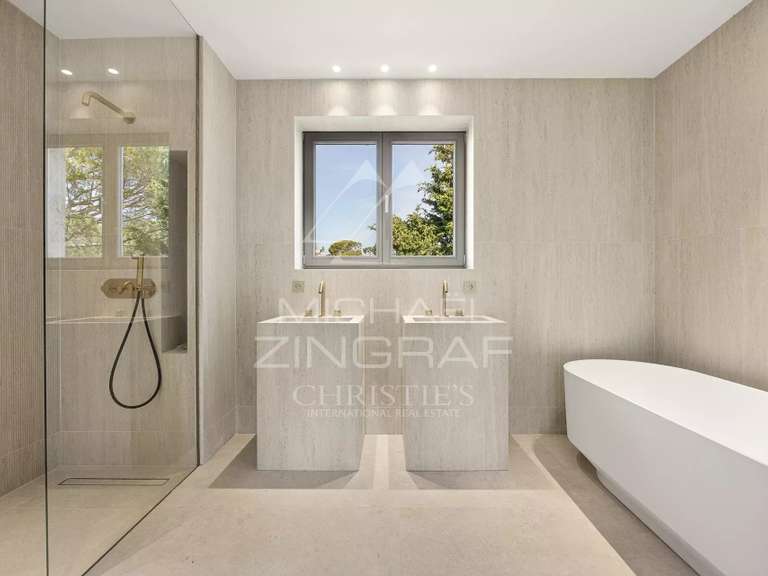Villa Cap-d-antibes - 7 chambres - 432m²