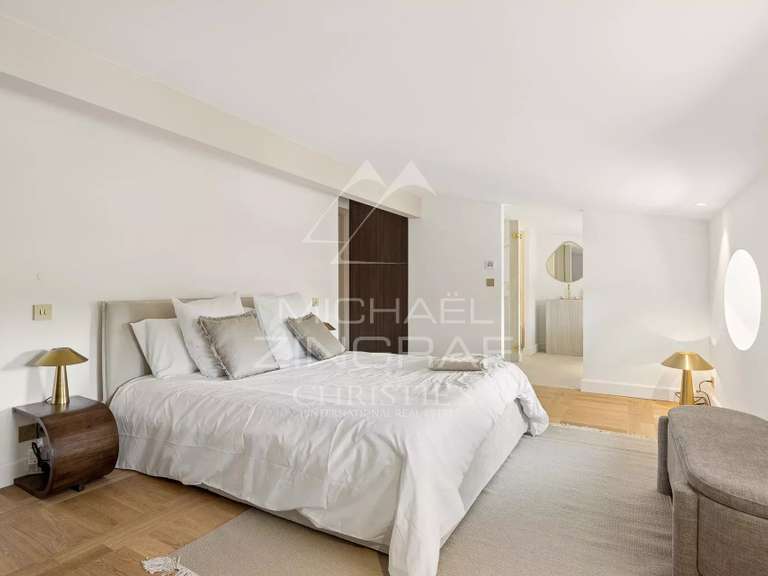 Villa Cap-d-antibes - 7 chambres - 432m²