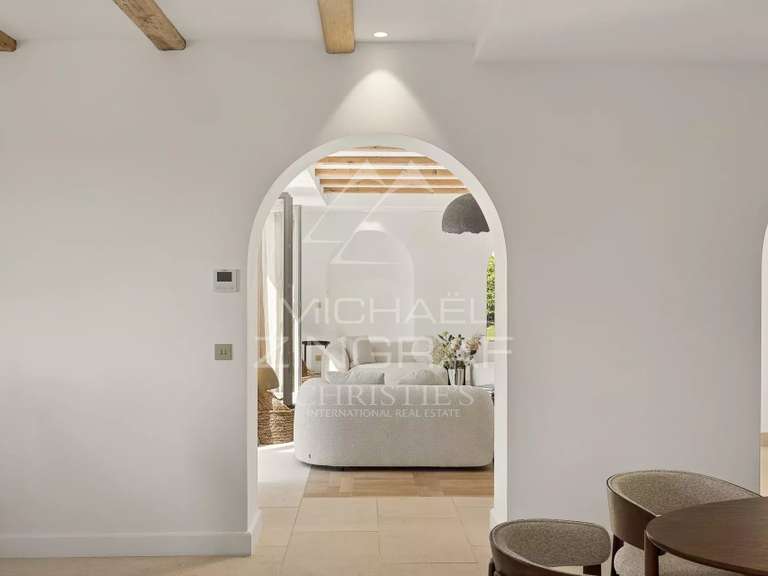 Villa Cap-d-antibes - 7 chambres - 432m²