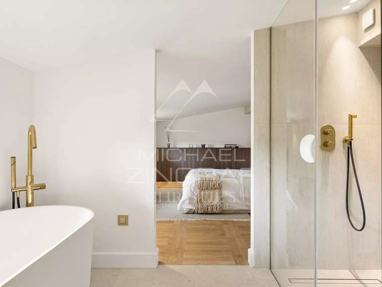 Villa Cap-d-antibes - 7 chambres - 432m²