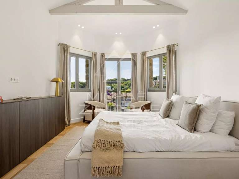 Villa Cap-d-antibes - 7 chambres - 432m²