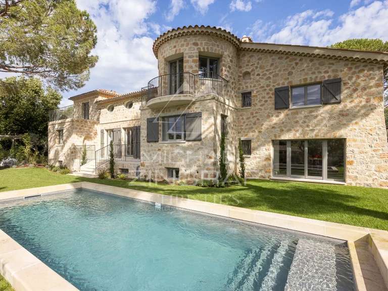 Villa Cap-d-antibes - 7 chambres - 432m²