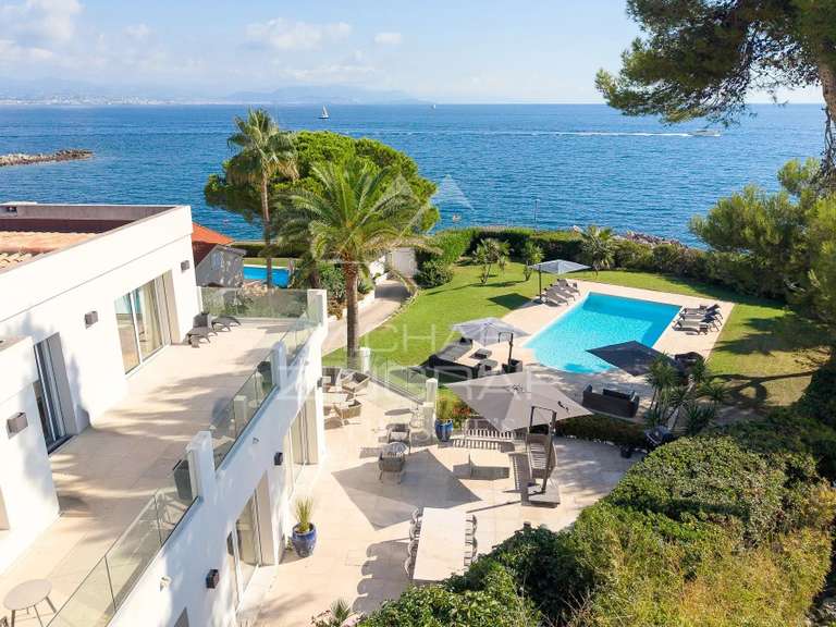 Villa Cap-d-antibes - 5 chambres - 350m²