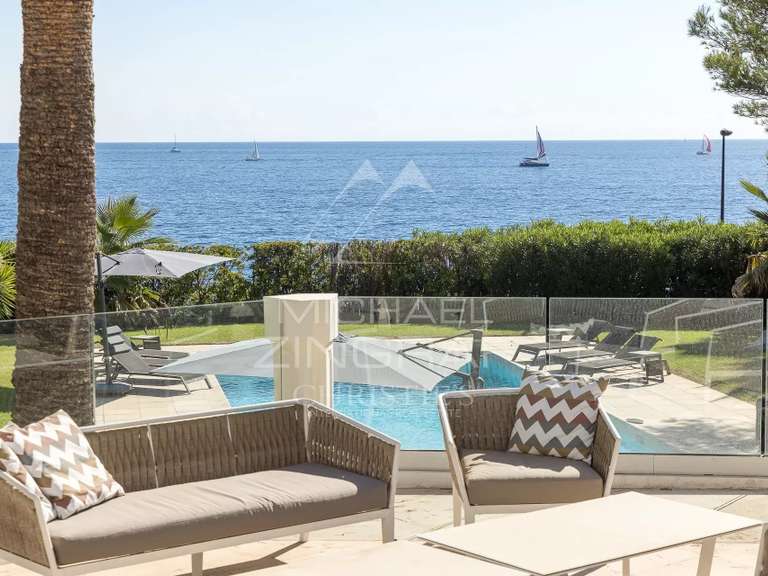 Villa Cap-d-antibes - 5 chambres - 350m²
