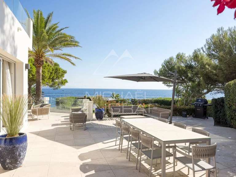 Villa Cap-d-antibes - 5 chambres - 350m²