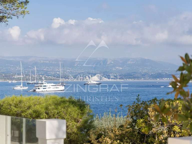 Villa Cap-d-antibes - 5 chambres - 350m²